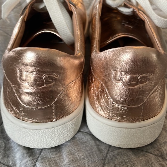 UGG Milo Rose Gold metallic sneaker size 7.5 EUC - Picture 3 of 5